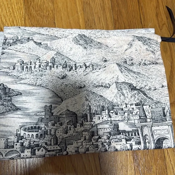 Set of two Gucci caste soldiers dust bags - Picture 8 of 10